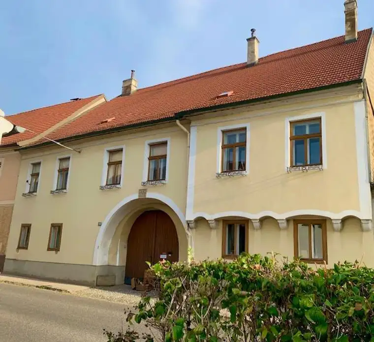 EIN WINZERHOF AUS MITTE DES 19. JAHRHUNDERTS 
