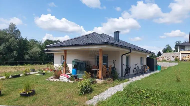 Traumhaus in idyllischer Lage: Bungalow mit allen Extras in Taufkirchen a.d. Pram für 385.000,00 €!