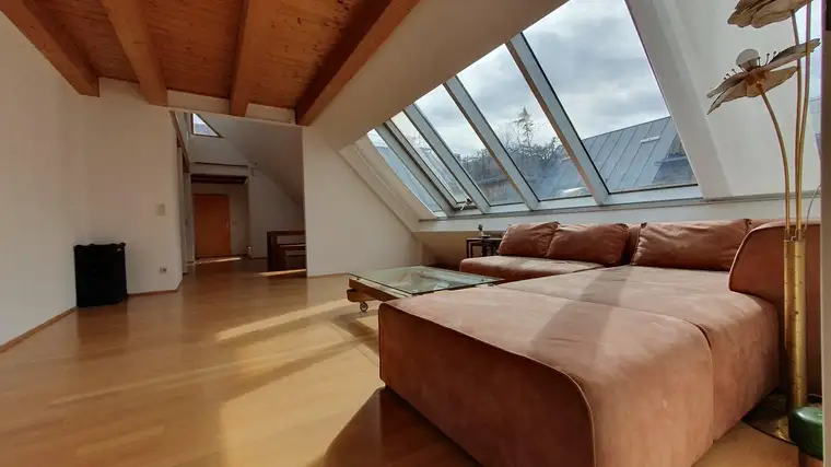 Top Ruhelage - Stylische Dachgeschoßwohnung in perfekter Lage