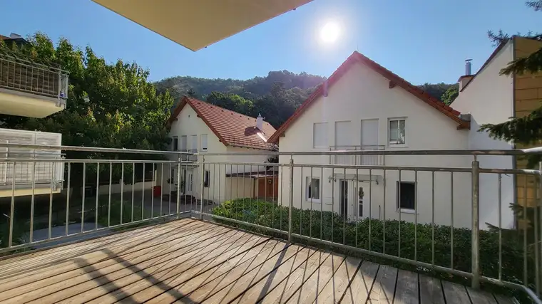 FAMILIENWOHNTRAUM IN BISAMBERG: Großer Wohnsalon mit offener Küche - 3 getrennt begehbare Schlafzimmer - Sonnenbalkone