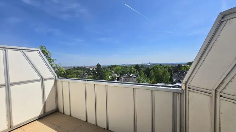 Traumhafte Balkonwohnung - Herrlicher Grün-/Weitblick - Erstbezug nach Sanierung