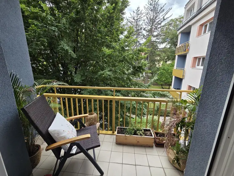 Westseitige Balkonwohnung mit toller Raumanordnung in Hofruhelage