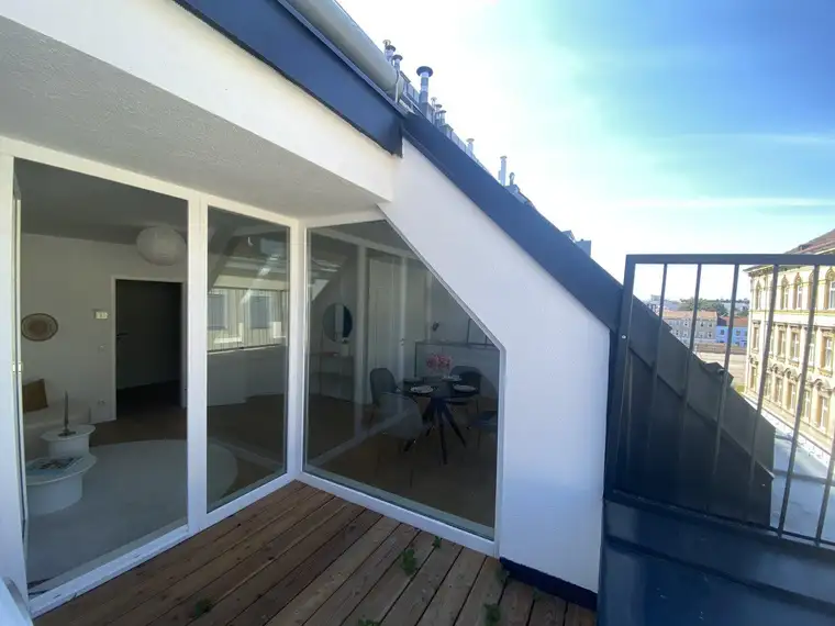 Erstbezug nach Sanierung: Gut aufgeteilte 3 Zimmer Maisonette - Terrasse