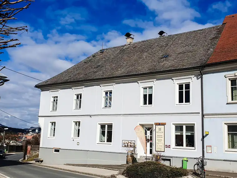 Stattliches historisches Bürgerhaus am Hauptplatz in Bad St. Leonhard!