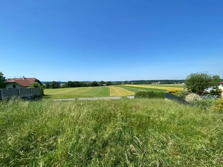 Vollerschlossenes sonniges Baugrundstück ohne Bauzwang Nähe Straßwalchen