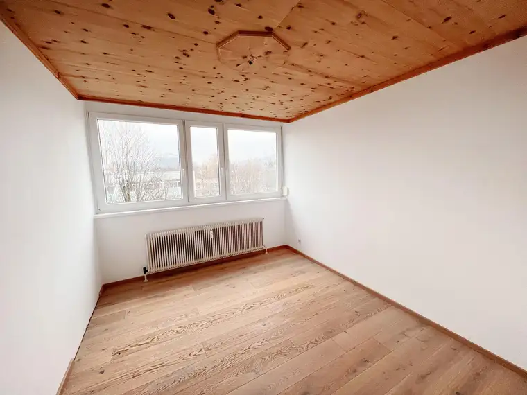 Top gepflegte und moderne 3-Zimmerwohnung in Zentrumsnähe mit Balkon und Lift