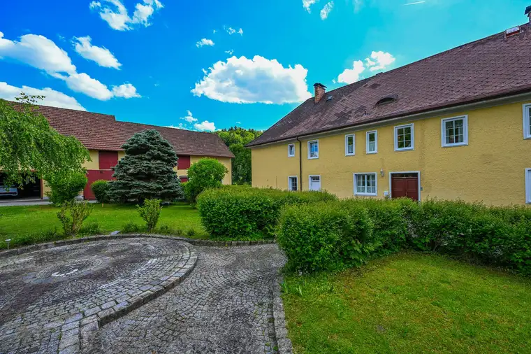 Tolles Anwesen mit großem Grundstück in schöner Lage am Inn - mit Gewerbeeinheit