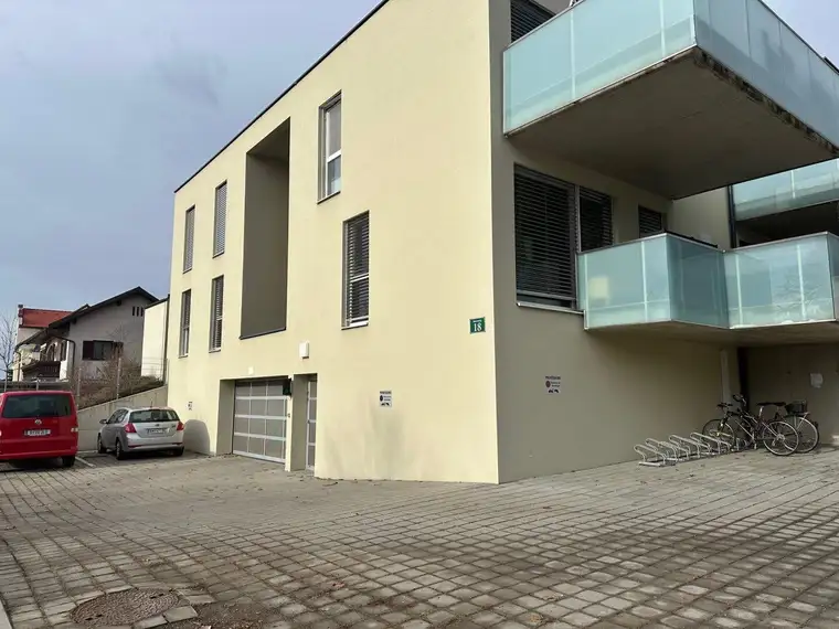 Tiefgaragenabstellplätze zu verkaufen am Mosconweg!