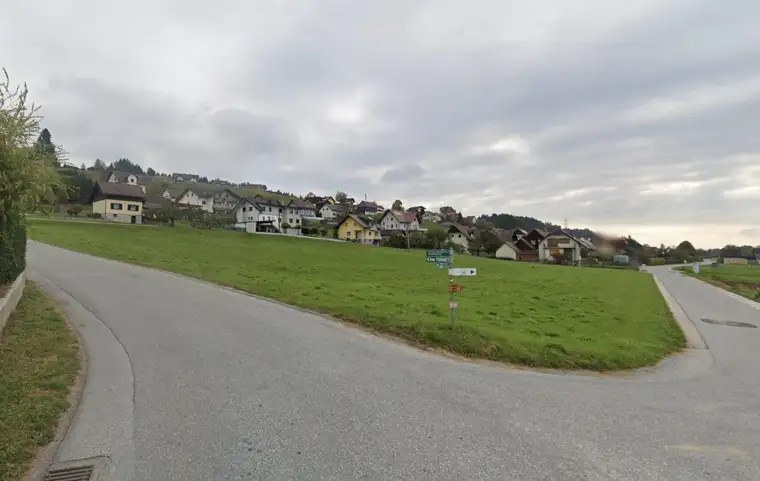 Voll aufgeschlossenes Baugrundstück in sonniger Lage in Stallhofen - 854 m²