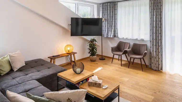 Vollmöbliertes Ferienapartment in Hohentauern! Ideal als Zweitwohnsitz oder Renditeobjekt zur touristischen Vermietung. 75 m² Wohnfläche, Balkon mit Bergblick, moderne Ausstattung – Erholung &amp; Investment in den steirischen Alpen!