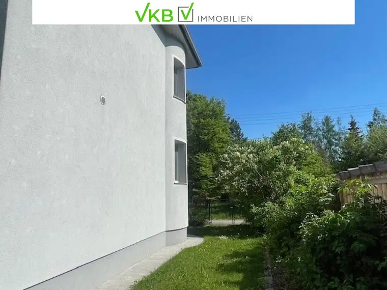 Grüne Idylle mit Straßenstille