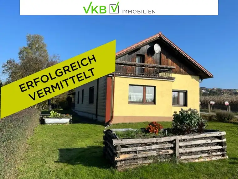Natur pur: Kleines Haus im Grünen mit großem Garten.
