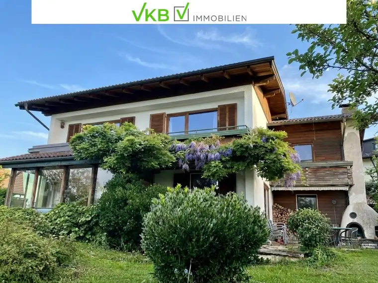 HALLWANG: Großzügiges Zweifamilienhaus mit Garten, Terrasse sowie Balkonen – viel Potenzial vor den Toren Salzburgs!