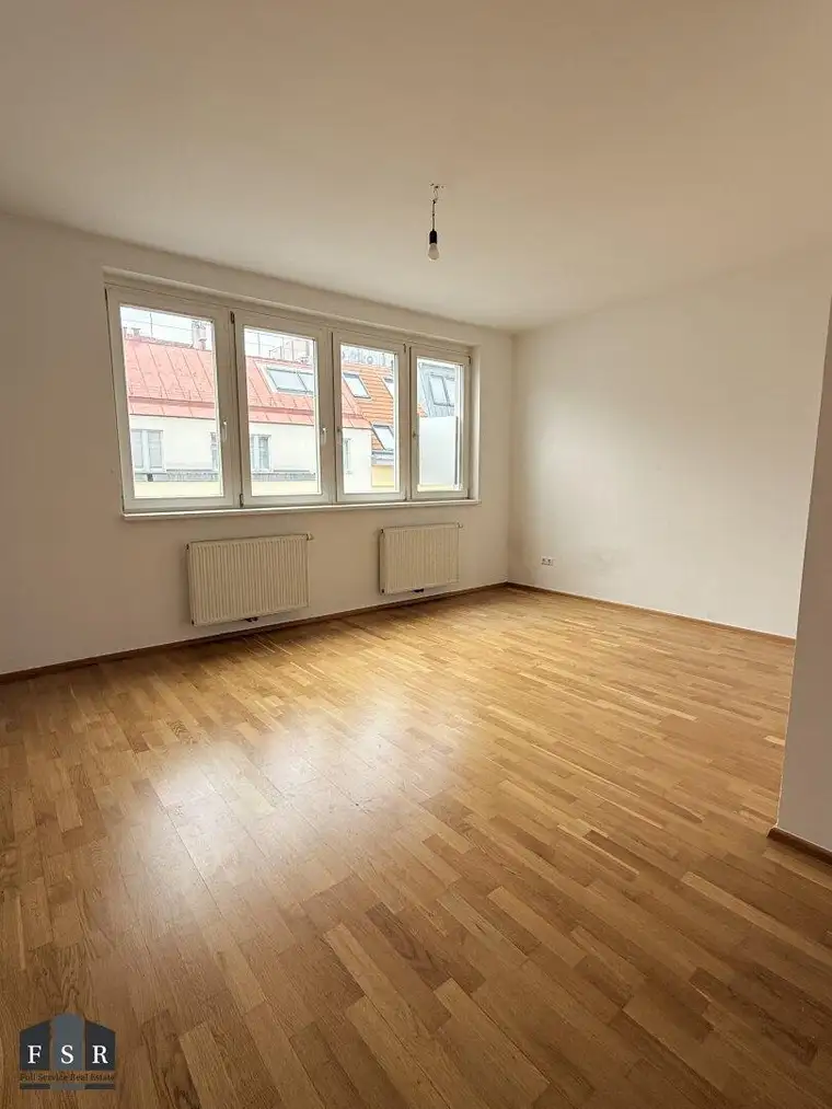 Charmante 1,5 Zimmer Dachgeschosswohnung in U-Bahn-Nähe