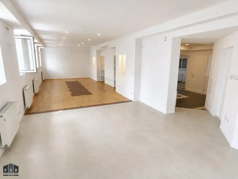 Teilsaniertes Büro / Arztpraxis / Geschäftszentrale / Yogastudio / Lager - viele Anwendungsmöglichkeiten!
