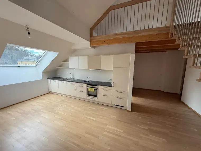 Dachgeschosswohnung mit Balkon im Zentrum von Graz