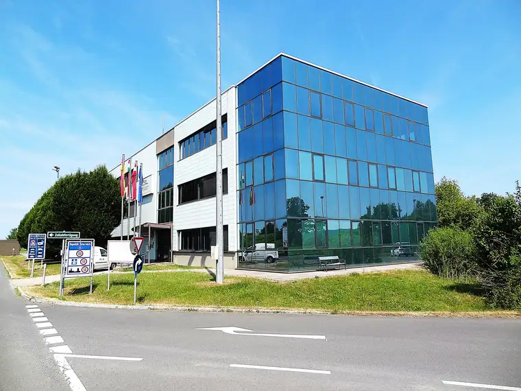 Wunderschöne, gepflegte Büroflächen in den unterschiedlichsten Größen mit ausreichend Parkmöglichkeiten, direkt an der Grenze zu Ungarn ...!