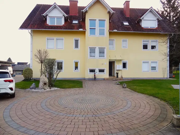 Kleine Mietwohnung mit Carport-Stellplatz und fantastischem Ausblick ...!