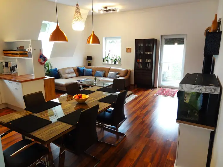 Wunderschöne, moderne Mietwohnung mit Klimaanlage, Carport, Gemeinschafts-Pool und Sauna ...! Der 1. Monat ist mietfrei ...!