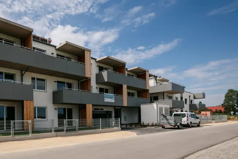 Kfz-Tiefgaragenstellplatz an Wiener Stadtgrenze