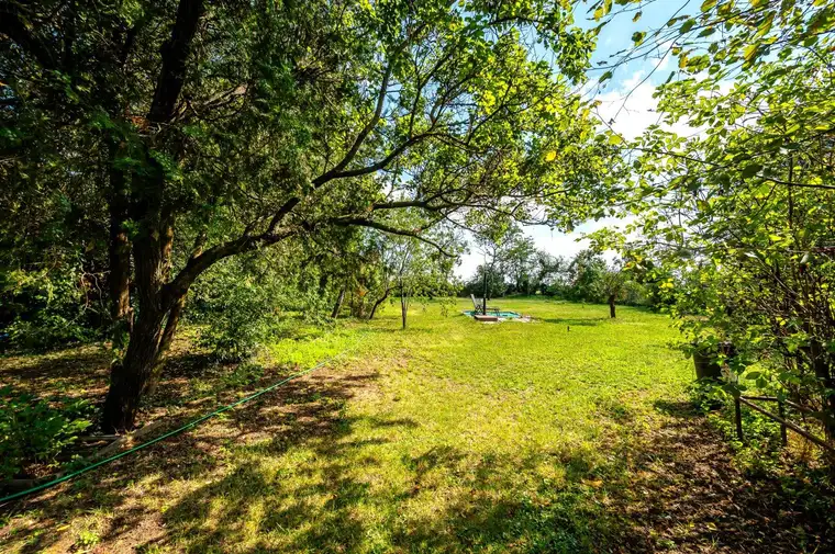 Einfamilienhaus auf teilbarem Grund - 2.380 m²