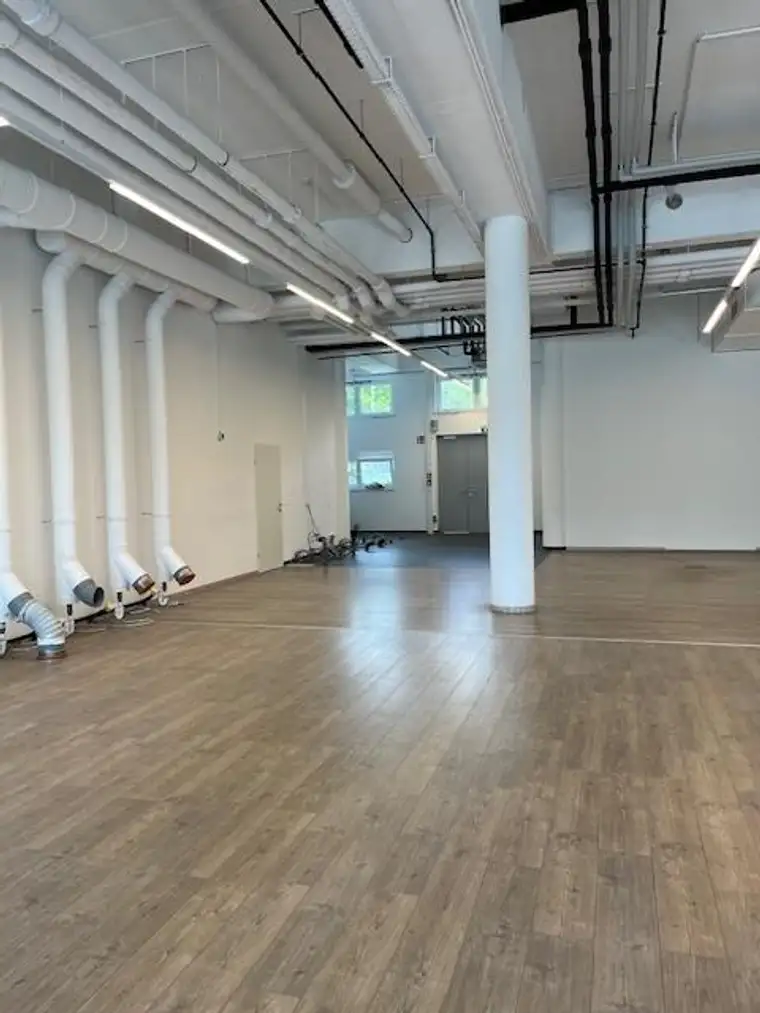 Attraktive Geschäftsfläche im Ausmaß von ca. 220 m² in St. Johann in Tirol zu vermieten
