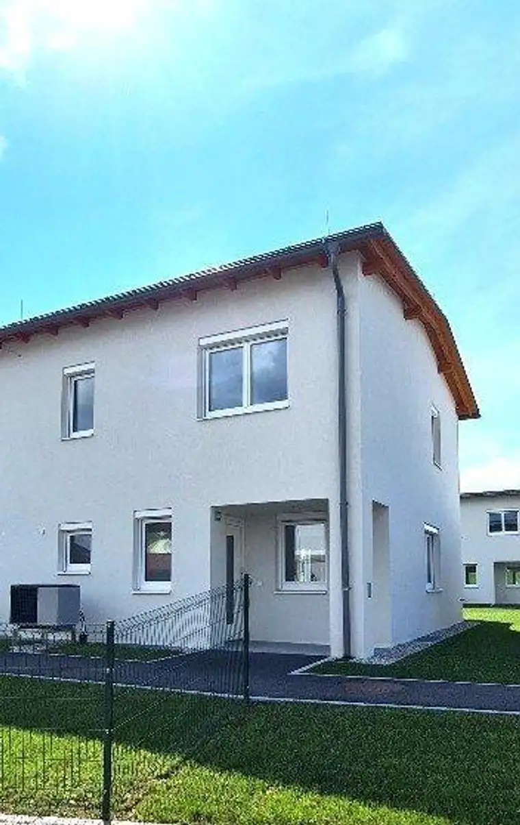 **ZAHLUNGSAKTION**Doppelhaushälfte in schöner Lage Top 1