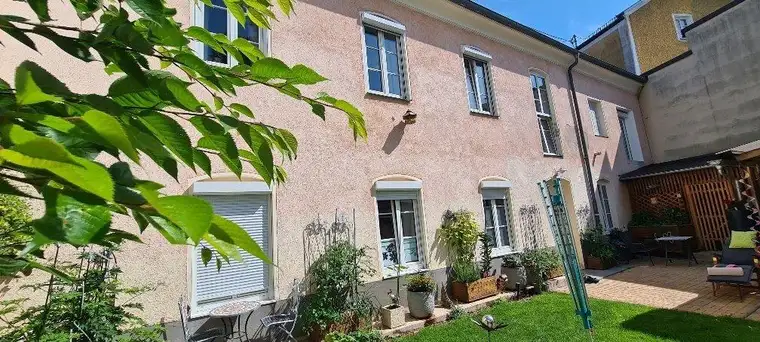 Großes Mehrfamilienhaus in Braunau mit Geschichte