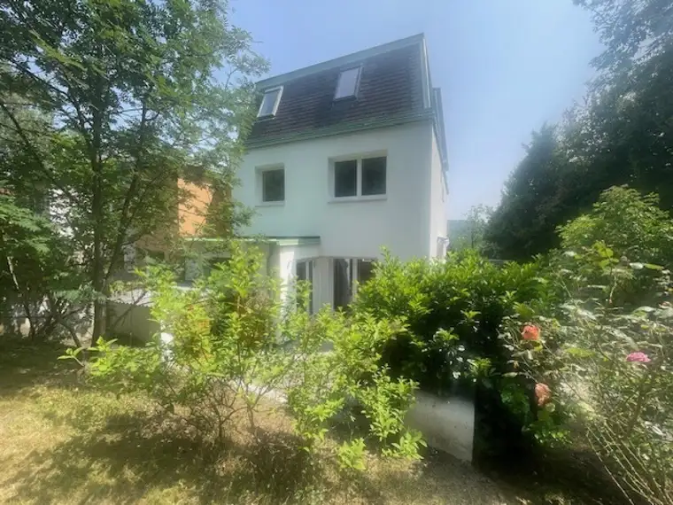 AVAILABLE 5 min. walk to the AIS only/ SOFORT BEZIEHBAR: vis-à-vis der Amerikanischen Schule großzügiges Einfamilienhaus, 7 Zimmer und großem Garten - AIR CONDITION - Perfekt für Familien - jetzt mieten!