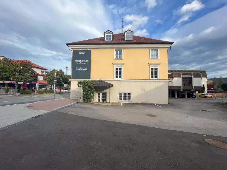 Repräsentatives Zinshaus am Schlosspark in Krumpendorf am Wörthersee