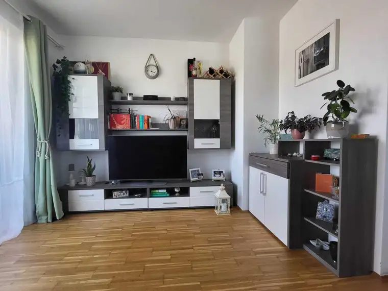 Anleger oder Eigenbedarf: Gepflegte 2-Zimmer-Wohnung mit Balkon und Tiefgaragenplatz in Klagenfurt