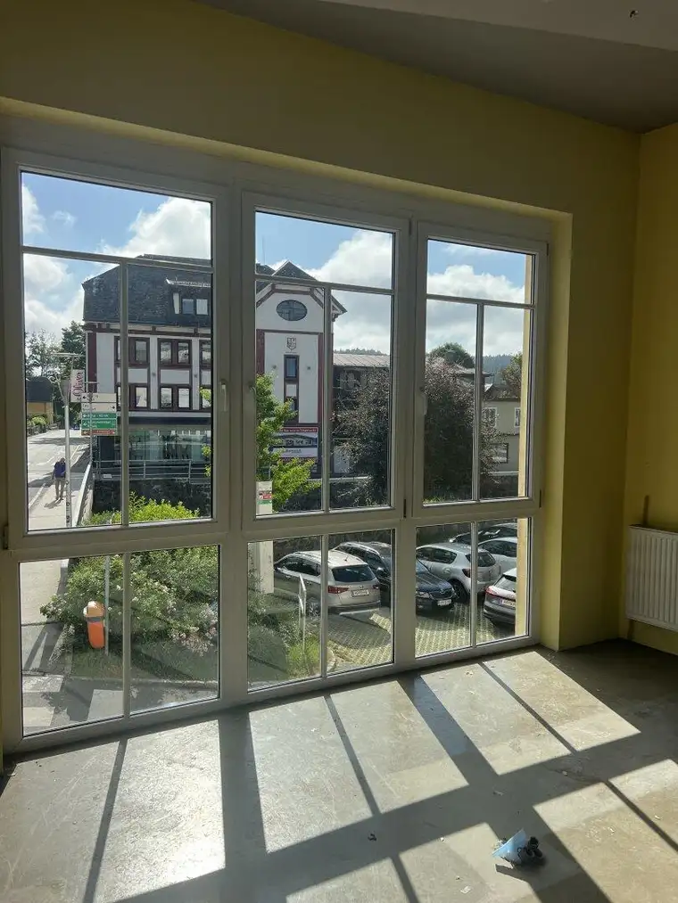 Lichtdurchflutetes Büro am Gasserplatz 1, 9620 Hermagor in bester Lage zu vermieten!