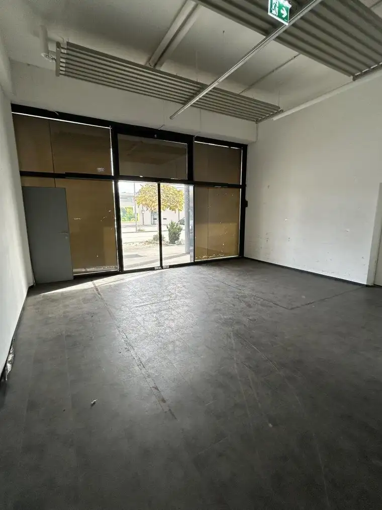 kleines GESCHÄFTSLOKAL ZU VERKAUFEN