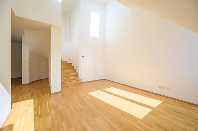 Sehr helle DG-Wohnung im Erstbezug nach Sanierung beim Meidlinger Markt