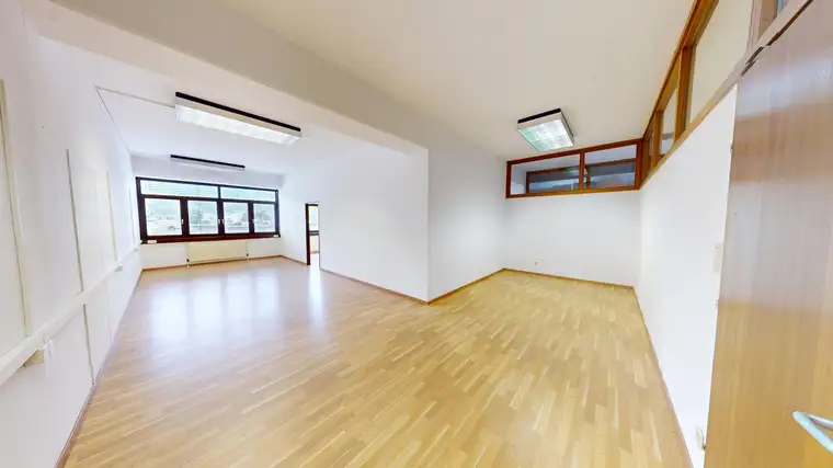 2-Raum-Büro in Rum