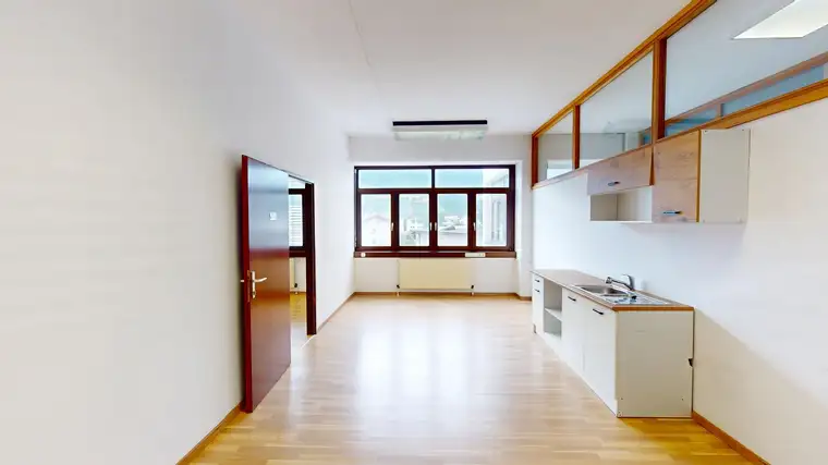 2-Raum-Büro in Rum