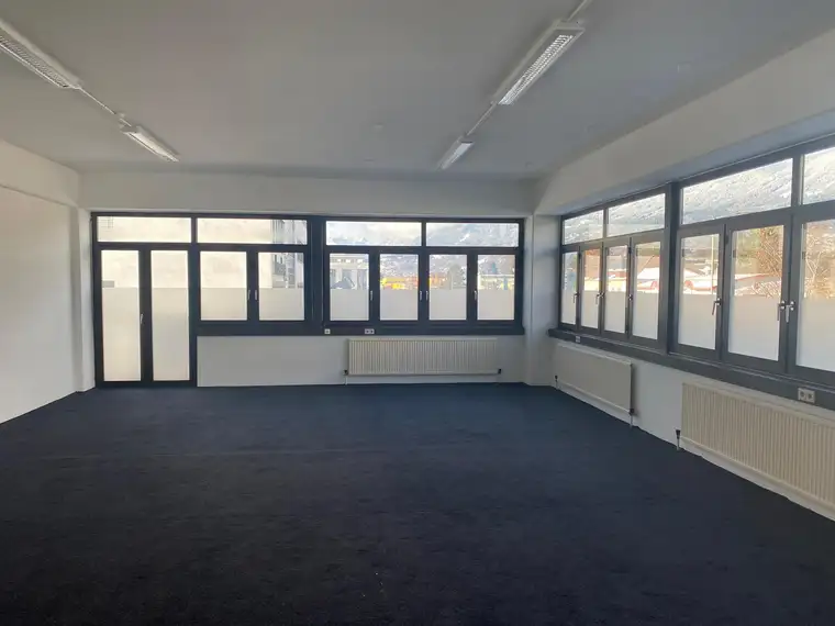 Büro optional mit Lagerfläche in Rum