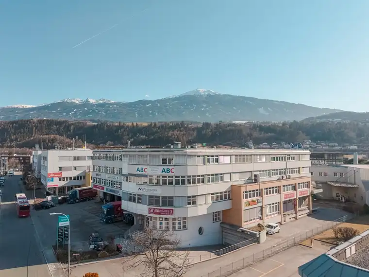 Lagerfläche mit Büro im Gewerbepark Rossau