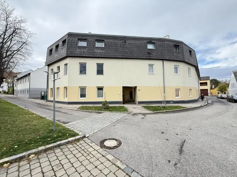 Helle 2. Zimmer Wohnung im 2. Stock, ohne Lift zu vermieten...