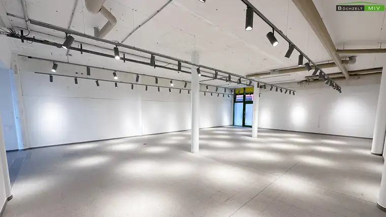 Lager- oder Geschäftsfläche im Wirtschaftszentrum Spielberg +++ 1.800 EUR netto +++