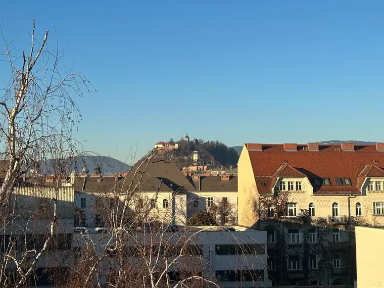 ERSTBEZUG- ALTBAUETAGE mit SCHLOSSBERGBLICK, 1.OG mit LIFT !!! Bestlage nähe Augartenpark, Murpromenade und Innenstadt, **RARITÄT**, 4 Balkone,2 Eingänge, **Förderung**