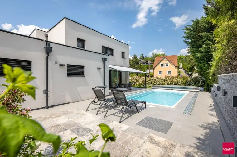 Ruhe, Natur, Luxus pur: Modernes Einfamilienhaus mit Pool und Doppelgarage in Hagenbrunn