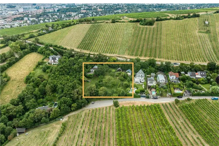 Traumhaftes Baugrundstück am Nussberg mit Baubewilligung und Blick auf die Weinberge