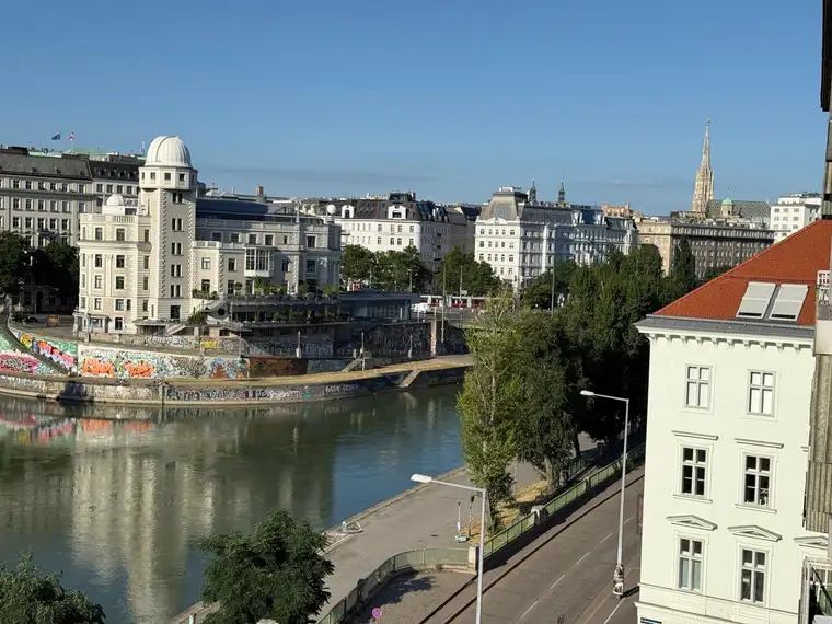 3-Zimmer-Wohnung mit Potenzial in Toplage beim Donaukanal mit Innenstadtblick – Nähe Urania!