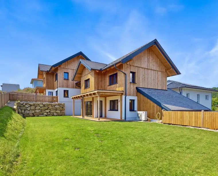 Einzigartiges ökologisches Holzhaus mit Lehmputz