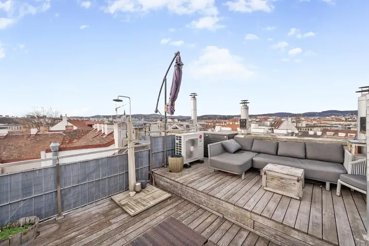 Traumhafte Dachgeschosswohnung mit tollem Weitblick über die Dächer Wiens