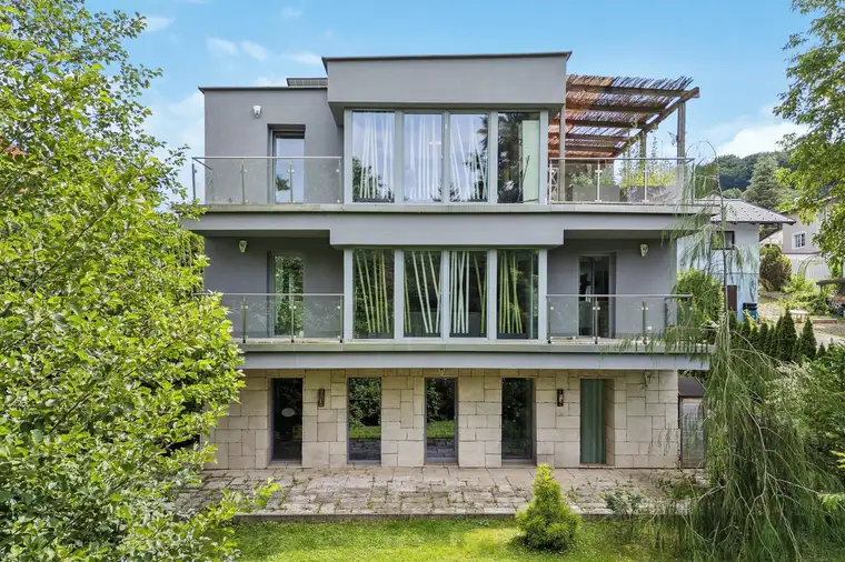 Mehrgenerationenhaus mit Pool, Garten und Einliegerwohnung