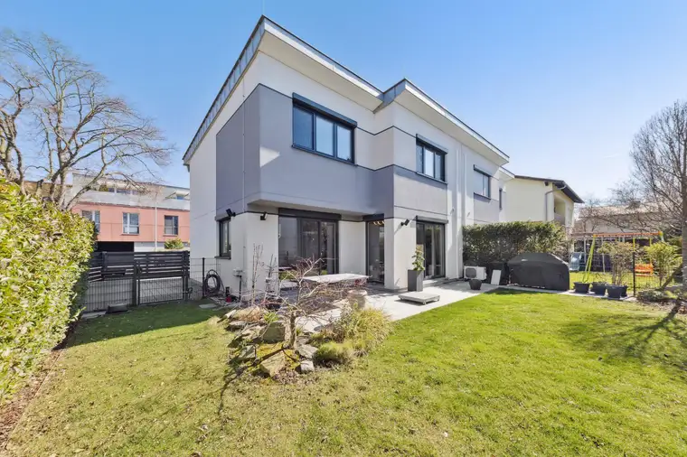 Moderne Doppelhaushälfte in ruhiger Lage mit Garten, Smart-Home-System und Alarmanlage