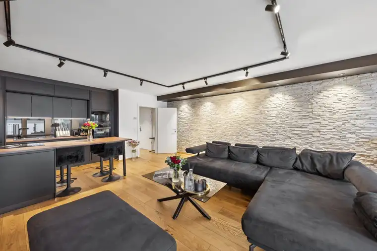 Großzügige und stilvoll gestaltete 2-Zimmer-Wohnung mit Garten und Terrasse