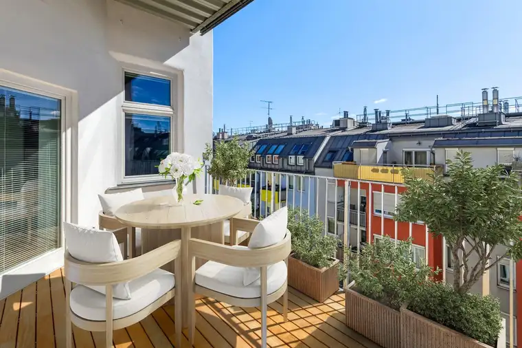 Sonnige Loggia-Wohnung mit 5 Zimmern in Mariahilf - Urbaner Lifestyle im charmanten Wiener Altbau